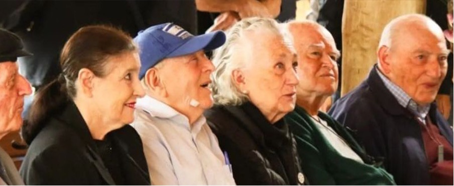 Supervivientes del Holocausto visitan el Jardín Bíblico del Templo de Salomón