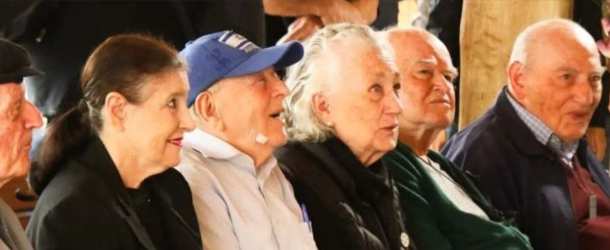 Sobreviventes do Holocausto visitam o Jardim Bíblico no Templo de Salomão